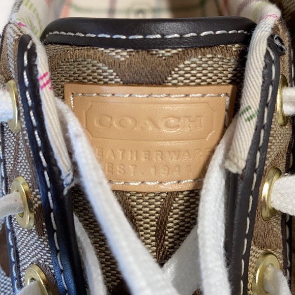 Coach - Picture 8 of 9